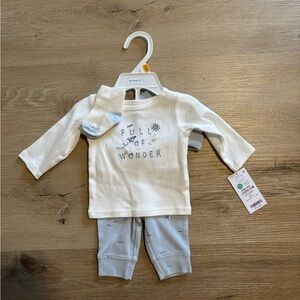 Carter’s 4 piece Newborn Set. NWT